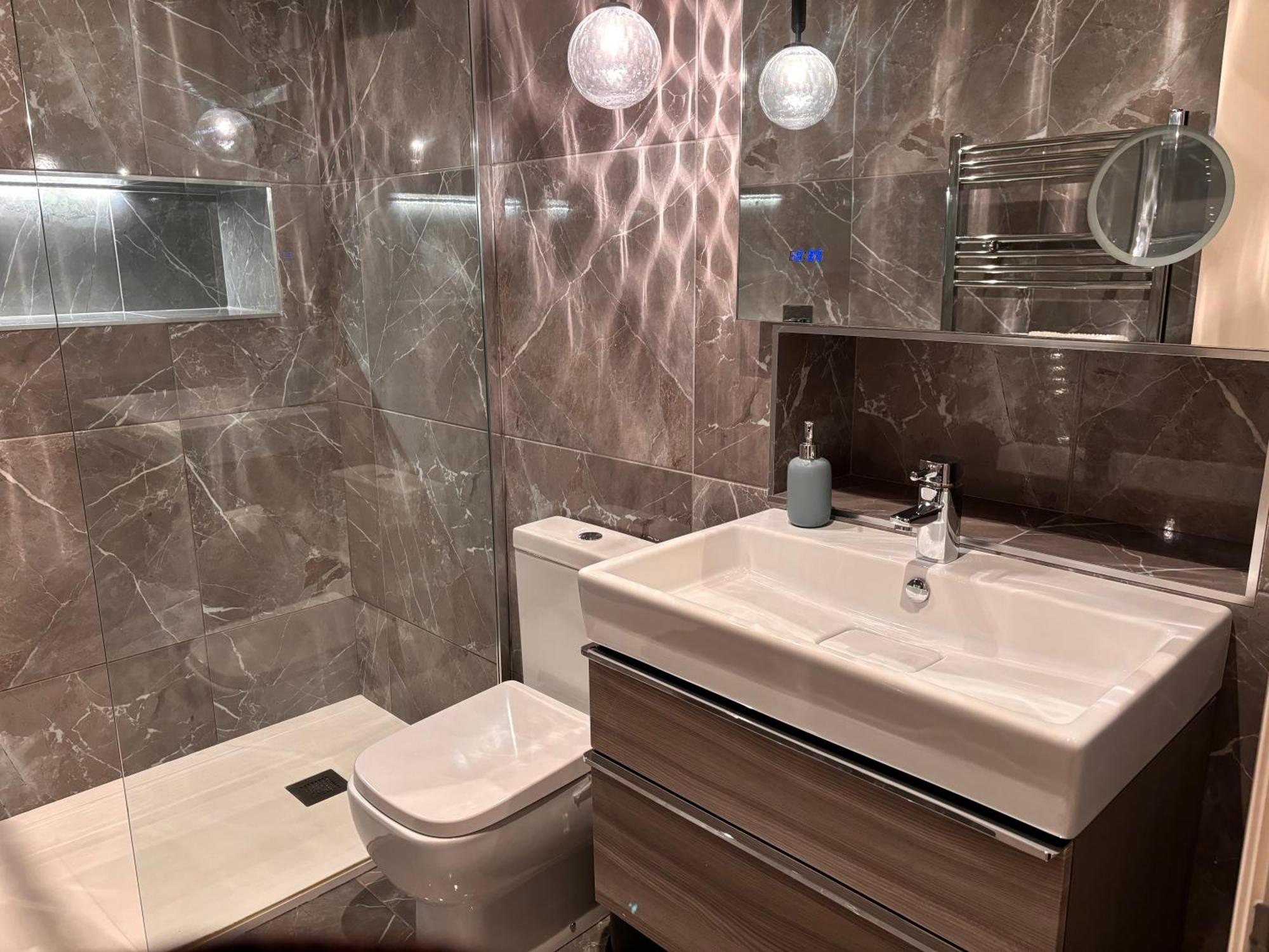 Luxurious 2 Bedroom Apartment With Sea View In Monkstown Blackrock  Exteriör bild